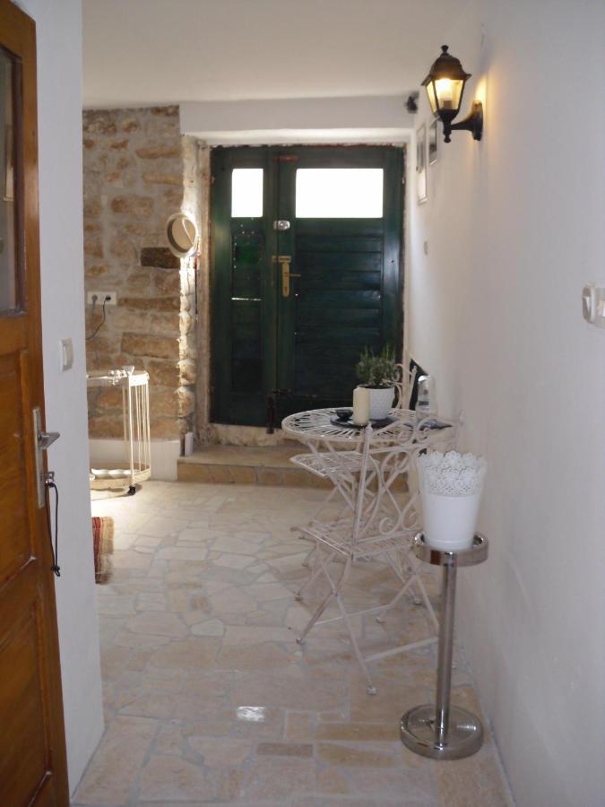 Steinhaus Mit Terrasse Leilighet Rovinj Eksteriør bilde